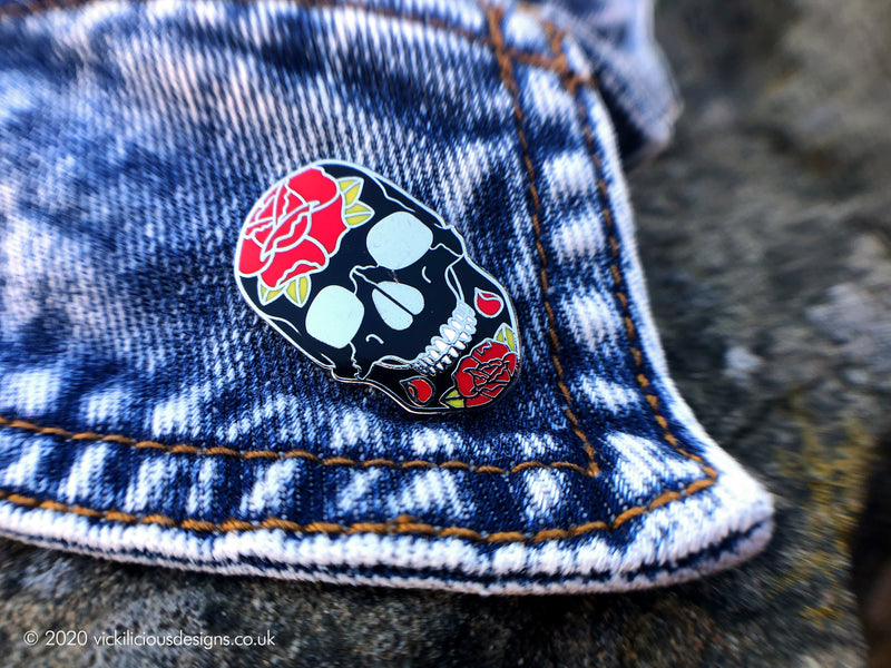 Skulls & Roses Tattoo Hard Enamel Pin - Silver